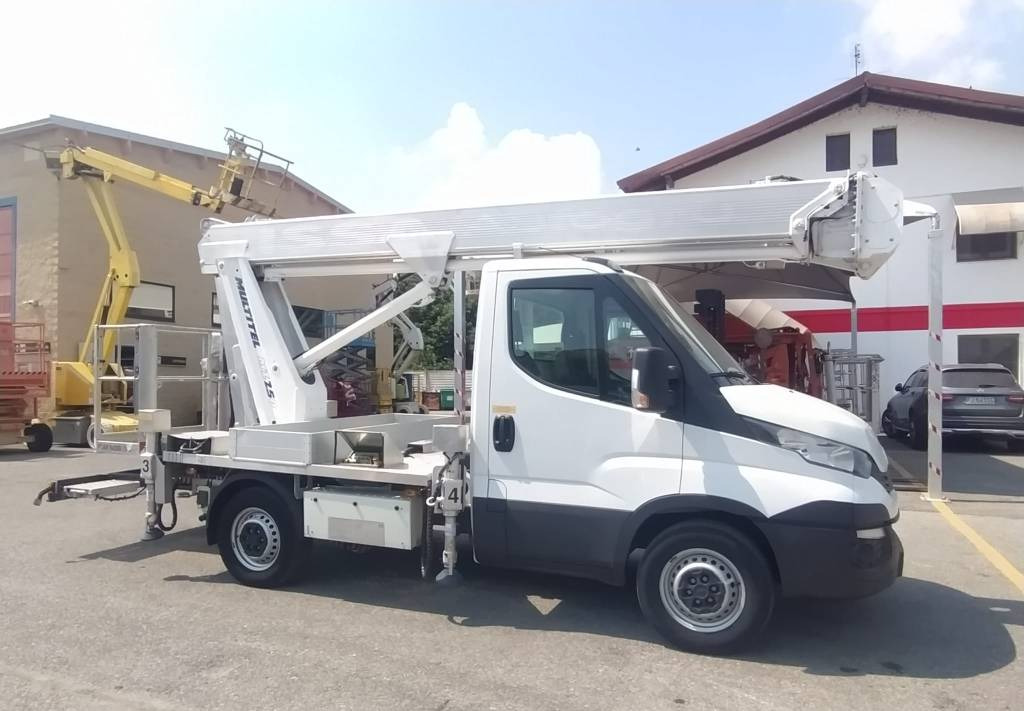 Camión con plataforma elevadora Multitel MZ250: foto 1