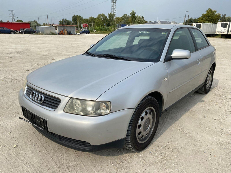 Audi A3 1,6 i - personal car - Hatchback: foto 2 Audi A3 1,6 i - personal car - Hatchback: foto 2