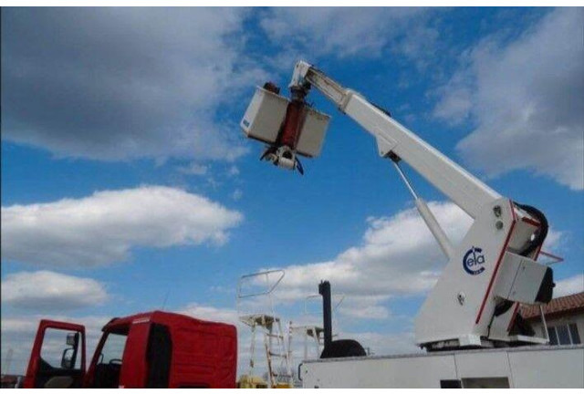 Renault KERAX 410.19 4x4 Emelőkosaras Cela 17m - Camión, Camión grúa: foto 4 Renault KERAX 410.19 4x4 Emelőkosaras Cela 17m - Camión, Camión grúa: foto 4