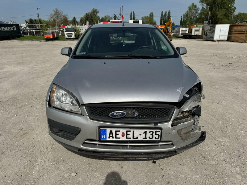 Ford Focus 1,6 i - Damaged Car - Hatchback: foto 3 Ford Focus 1,6 i - Damaged Car - Hatchback: foto 3