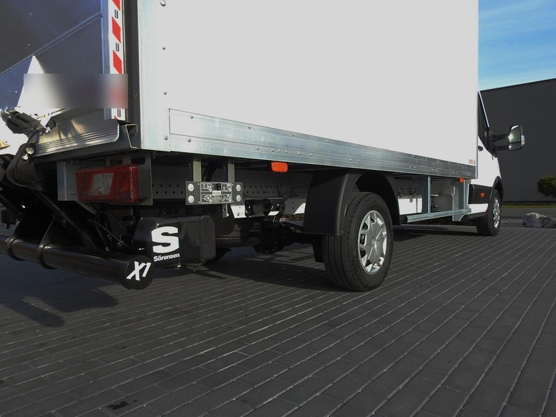 Furgoneta caja cerrada Ford TRANSIT KONTENER WINDA 8 PALET TEMPOMAT KLIMATYZACJA 130KM [ S7: foto 17 Furgoneta caja cerrada Ford TRANSIT KONTENER WINDA 8 PALET TEMPOMAT KLIMATYZACJA 130KM [ S7: foto 17