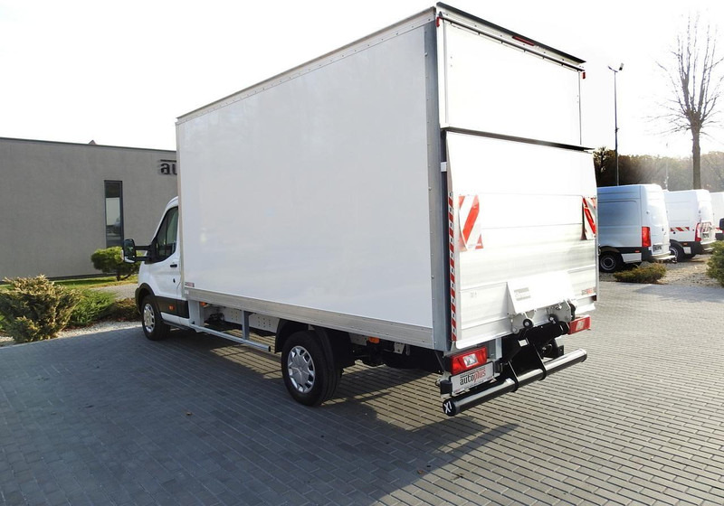 Furgoneta caja cerrada Ford TRANSIT KONTENER WINDA 8 PALET TEMPOMAT KLIMATYZACJA 130KM [ S7: foto 9 Furgoneta caja cerrada Ford TRANSIT KONTENER WINDA 8 PALET TEMPOMAT KLIMATYZACJA 130KM [ S7: foto 9