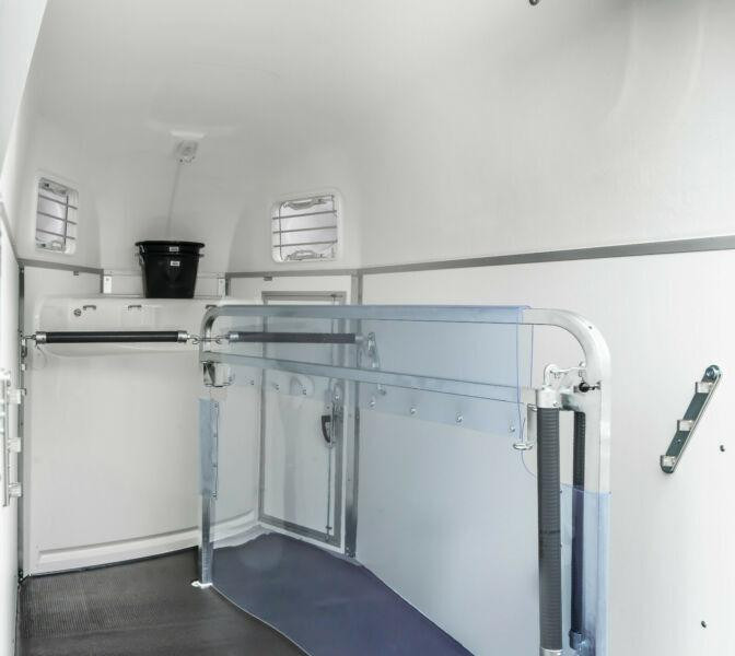 Humbaur Equitos 2400 Élőállatszállító utánfutó - Remolque para caballos: foto 4 Humbaur Equitos 2400 Élőállatszállító utánfutó - Remolque para caballos: foto 4