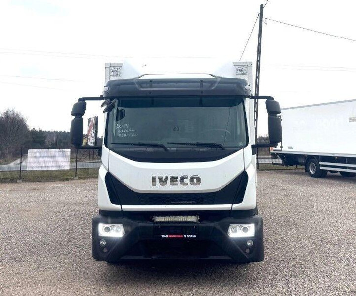Iveco 120-250 EUROCARGO Koffer + Tail Lift - Camión caja cerrada: foto 3 Iveco 120-250 EUROCARGO Koffer + Tail Lift - Camión caja cerrada: foto 3