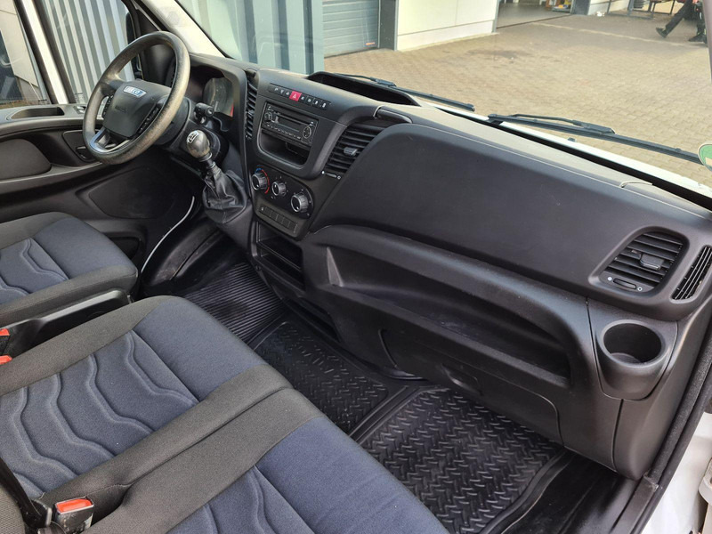 Furgoneta con lona Iveco Daily 35 C15 Doka Curtain side: foto 14