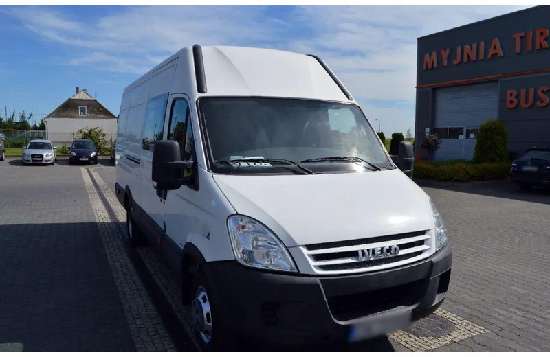 Iveco Daily 35C15 Furgon L4H3 Brygadówka 6-seater Doka Doubel Cabin - Minibús, Furgoneta de pasajeros: foto 1 Iveco Daily 35C15 Furgon L4H3 Brygadówka 6-seater Doka Doubel Cabin - Minibús, Furgoneta de pasajeros: foto 1
