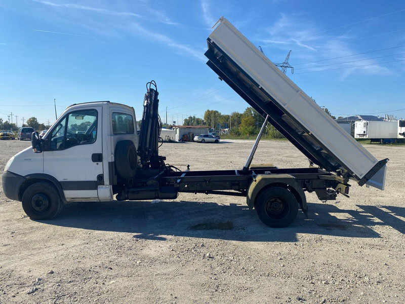 Iveco Daily 65 C 18 - 3 sided Tipper + HIAB 033T Crane - Furgoneta basculante: foto 3 Iveco Daily 65 C 18 - 3 sided Tipper + HIAB 033T Crane - Furgoneta basculante: foto 3