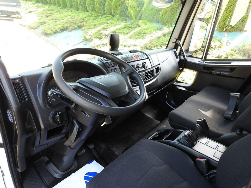 Iveco EUROCARGO 120 - 220 PLANDEKA WINDA 20 PALET AUTOMAT KLIMATYZACJA - Camión caja cerrada: foto 2 Iveco EUROCARGO 120 - 220 PLANDEKA WINDA 20 PALET AUTOMAT KLIMATYZACJA - Camión caja cerrada: foto 2