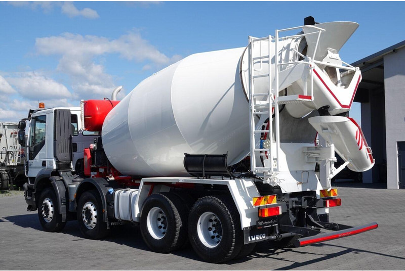 Iveco TRAKKER 410 / 8X4 / BETONOMIESZARKA 9 M3 / PUTZMEISTER / ALUFELG - Camión hormigonera: foto 5 Iveco TRAKKER 410 / 8X4 / BETONOMIESZARKA 9 M3 / PUTZMEISTER / ALUFELG - Camión hormigonera: foto 5