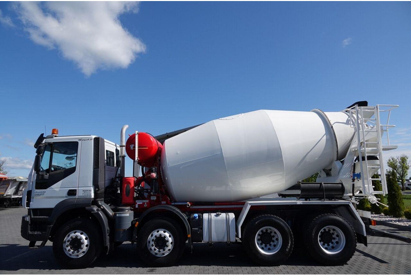 Iveco TRAKKER 410 / 8X4 / BETONOMIESZARKA 9 M3 / PUTZMEISTER / ALUFELG - Camión hormigonera: foto 3 Iveco TRAKKER 410 / 8X4 / BETONOMIESZARKA 9 M3 / PUTZMEISTER / ALUFELG - Camión hormigonera: foto 3