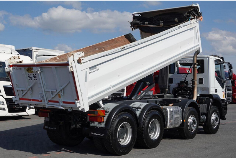 Iveco TRAKKER / 8x4 / WYWROTKA / HYDROBURTA / BORDMATIC / EURO 6 / ME - Camión volquete: foto 4 Iveco TRAKKER / 8x4 / WYWROTKA / HYDROBURTA / BORDMATIC / EURO 6 / ME - Camión volquete: foto 4