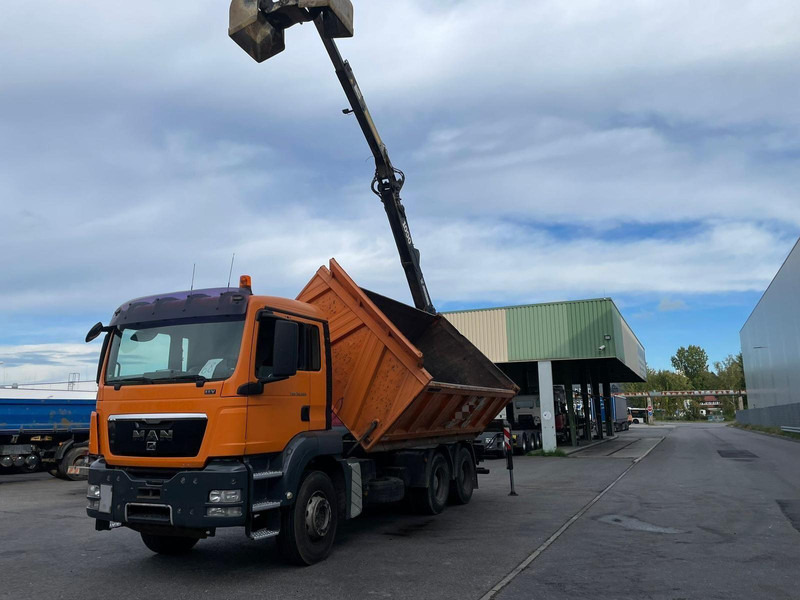 MAN TGS 26.360 Tipper + Crane Jonsered J 1090 - Camión volquete, Camión grúa: foto 4 MAN TGS 26.360 Tipper + Crane Jonsered J 1090 - Camión volquete, Camión grúa: foto 4