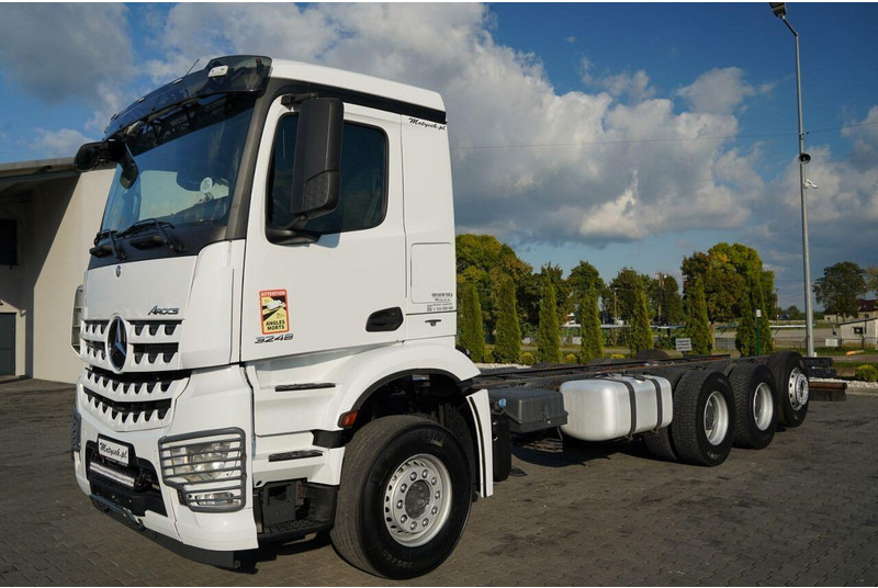 Mercedes-Benz AROCS 3248 / 8X4 / TRIDEM / RAMA POD ZABUDOWE 8 M / OŚ SKRETNA I - Camión chasis: foto 4 Mercedes-Benz AROCS 3248 / 8X4 / TRIDEM / RAMA POD ZABUDOWE 8 M / OŚ SKRETNA I - Camión chasis: foto 4