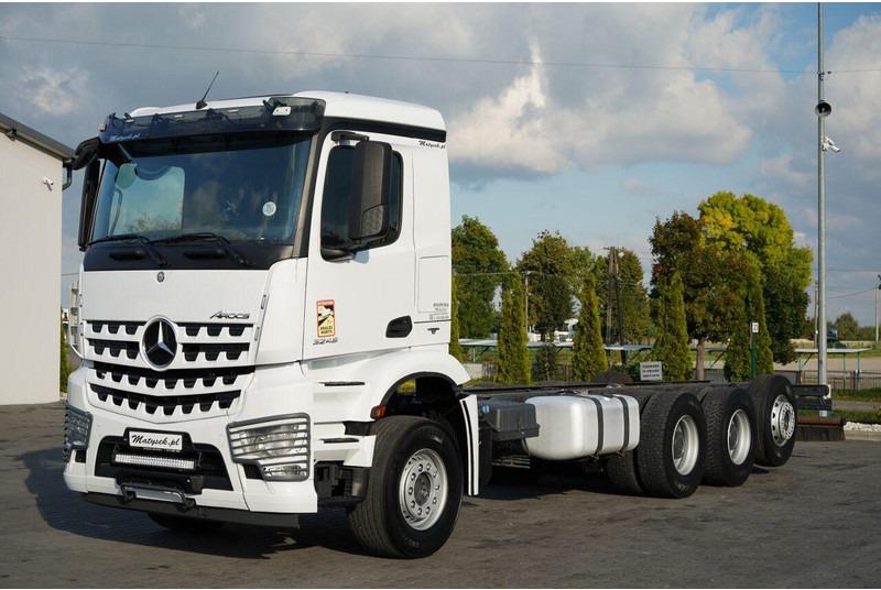Mercedes-Benz AROCS 3248 / 8X4 / TRIDEM / RAMA POD ZABUDOWE 8 M / OŚ SKRETNA I - Camión chasis: foto 3 Mercedes-Benz AROCS 3248 / 8X4 / TRIDEM / RAMA POD ZABUDOWE 8 M / OŚ SKRETNA I - Camión chasis: foto 3