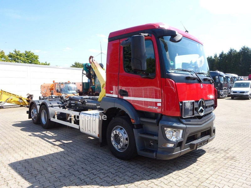 Mercedes-Benz Antos 2532 - Hook lift truck - Camión multibasculante: foto 4 Mercedes-Benz Antos 2532 - Hook lift truck - Camión multibasculante: foto 4