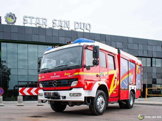 Mercedes-Benz MERCEDES BENZ ATEGO 1328 4x4 ZIEGLER LF 20/16 Fi - Camión de bomberos: foto 1 Mercedes-Benz MERCEDES BENZ ATEGO 1328 4x4 ZIEGLER LF 20/16 Fi - Camión de bomberos: foto 1
