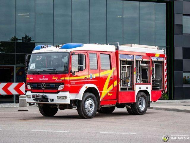 Mercedes-Benz MERCEDES BENZ ATEGO 1328 4x4 ZIEGLER LF 20/16 Fi - Camión de bomberos: foto 2 Mercedes-Benz MERCEDES BENZ ATEGO 1328 4x4 ZIEGLER LF 20/16 Fi - Camión de bomberos: foto 2