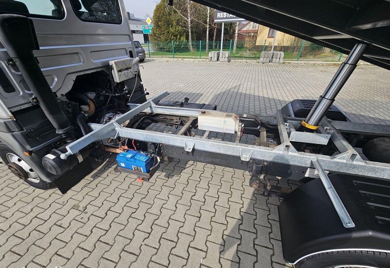 Furgoneta basculante Nissan Atleon 35.110 3 way tipper: foto 11 Furgoneta basculante Nissan Atleon 35.110 3 way tipper: foto 11