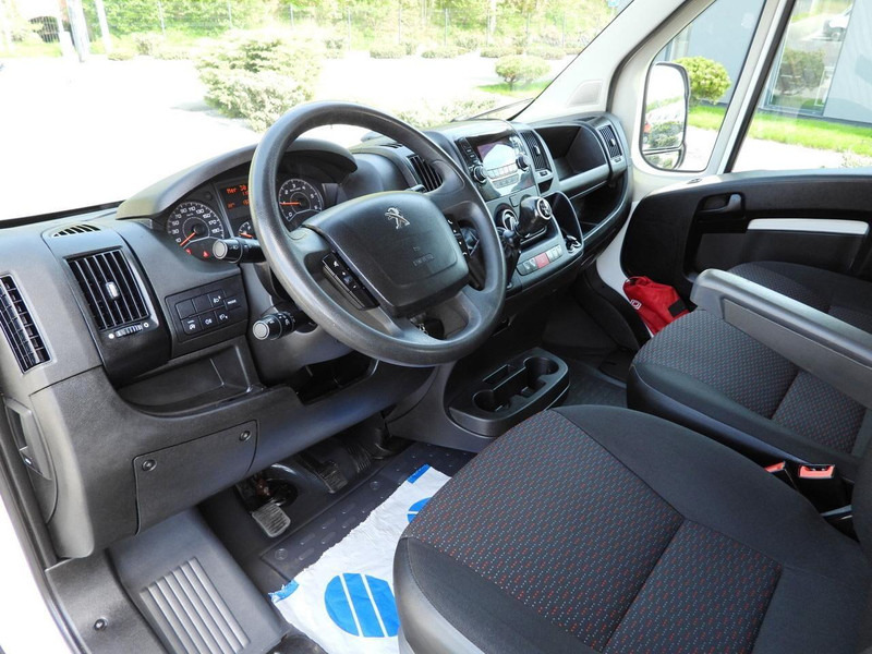 Peugeot BOXER WYWROTKA PODWÓJNA KABINA DOKA 7 MIEJSC TEMPOMAT KLIMATYZA - Camión volquete: foto 2 Peugeot BOXER WYWROTKA PODWÓJNA KABINA DOKA 7 MIEJSC TEMPOMAT KLIMATYZA - Camión volquete: foto 2