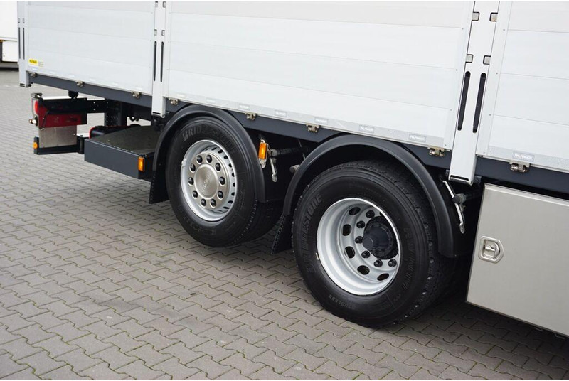 Camión caja abierta, Camión grúa Scania P 410 / 6 X 2 / SKRZYNIOWY + HDS / PALFINGER PK 24 001 / OŚ SKRĘ: foto 20