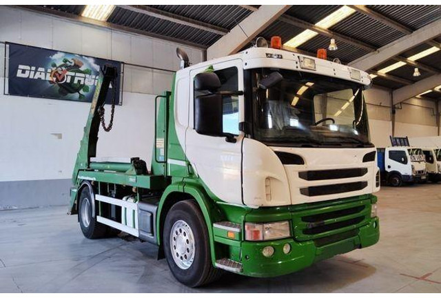 Scania P360 - Camión portacontenedor de cadenas: foto 1 Scania P360 - Camión portacontenedor de cadenas: foto 1