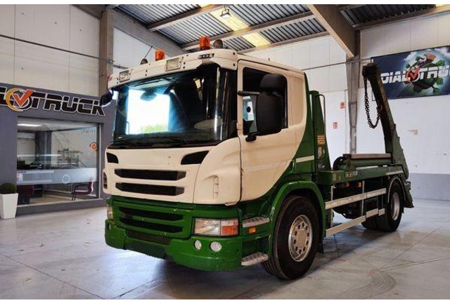 Scania P360 - Camión portacontenedor de cadenas: foto 2 Scania P360 - Camión portacontenedor de cadenas: foto 2