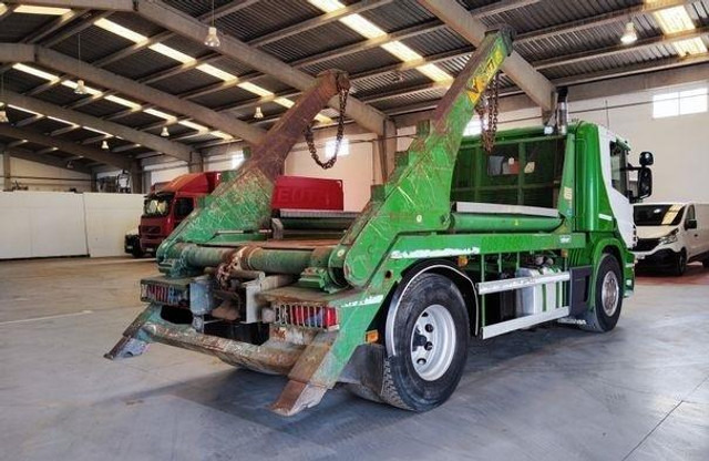 Scania P360 Hyvalift - Camión portacontenedor de cadenas: foto 3 Scania P360 Hyvalift - Camión portacontenedor de cadenas: foto 3