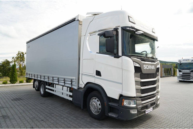 Scania S 450 / SOLÓWKA / 6X2 / OŚ PODNOSZONA / 2019 / - Camión lona: foto 2 Scania S 450 / SOLÓWKA / 6X2 / OŚ PODNOSZONA / 2019 / - Camión lona: foto 2
