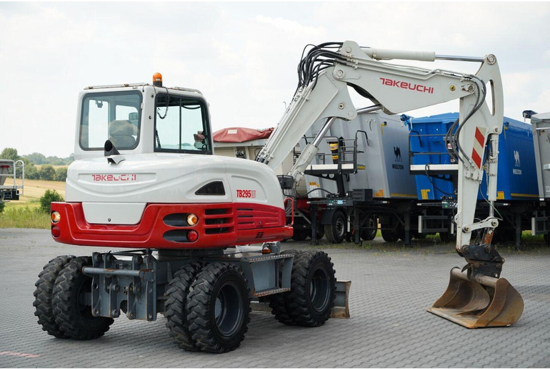 Takeuchi TB 295 W / KOPARKA KOŁOWA / 2016 ROK / PO KONTRAKCIE SERWISOWYM - Excavadora de ruedas: foto 4 Takeuchi TB 295 W / KOPARKA KOŁOWA / 2016 ROK / PO KONTRAKCIE SERWISOWYM - Excavadora de ruedas: foto 4