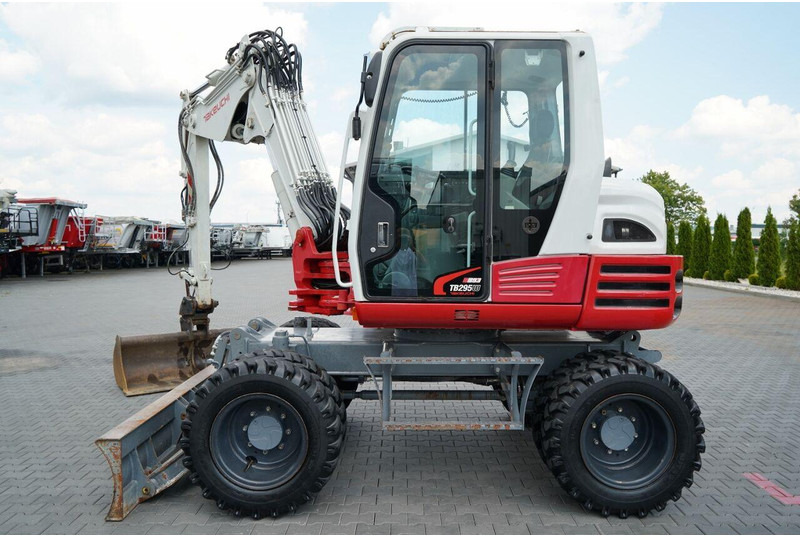 Takeuchi TB 295 W / KOPARKA KOŁOWA / 2016 ROK / PO KONTRAKCIE SERWISOWYM - Excavadora de ruedas: foto 2 Takeuchi TB 295 W / KOPARKA KOŁOWA / 2016 ROK / PO KONTRAKCIE SERWISOWYM - Excavadora de ruedas: foto 2