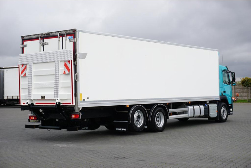 Volvo FM / 330 / E 6 / CHŁODNIA + WINDA / 23 PALETY / OŚ SKRĘTNA / DŁ - Camión frigorífico: foto 5 Volvo FM / 330 / E 6 / CHŁODNIA + WINDA / 23 PALETY / OŚ SKRĘTNA / DŁ - Camión frigorífico: foto 5