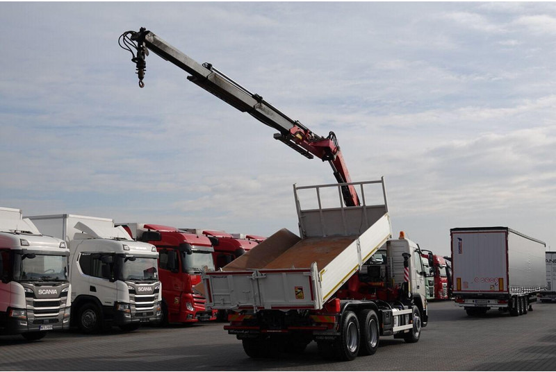 Volvo FMX 370 / 6X4 / WYWROTKA + HDS FASSI F165XP / MAX UDŹWIG 5200KG - Camión volquete: foto 4 Volvo FMX 370 / 6X4 / WYWROTKA + HDS FASSI F165XP / MAX UDŹWIG 5200KG - Camión volquete: foto 4