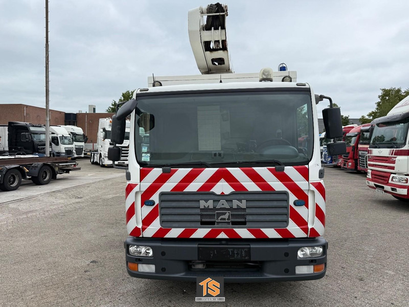 MAN TGL 12.210 EURO 5 - MANUAL - VERSALIFT VST-237-NF HEIGHT 14 M - BELGIUM TRUCK - TOP! - Camión, Camión grúa: foto 5 MAN TGL 12.210 EURO 5 - MANUAL - VERSALIFT VST-237-NF HEIGHT 14 M - BELGIUM TRUCK - TOP! - Camión, Camión grúa: foto 5