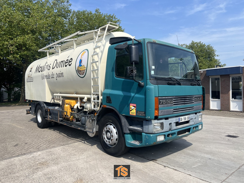 DAF CF75.250 EURO 2 - MANUAL - ZAUG und DRUCK - TOP TRUCK - Camión cisterna: foto 3 DAF CF75.250 EURO 2 - MANUAL - ZAUG und DRUCK - TOP TRUCK - Camión cisterna: foto 3