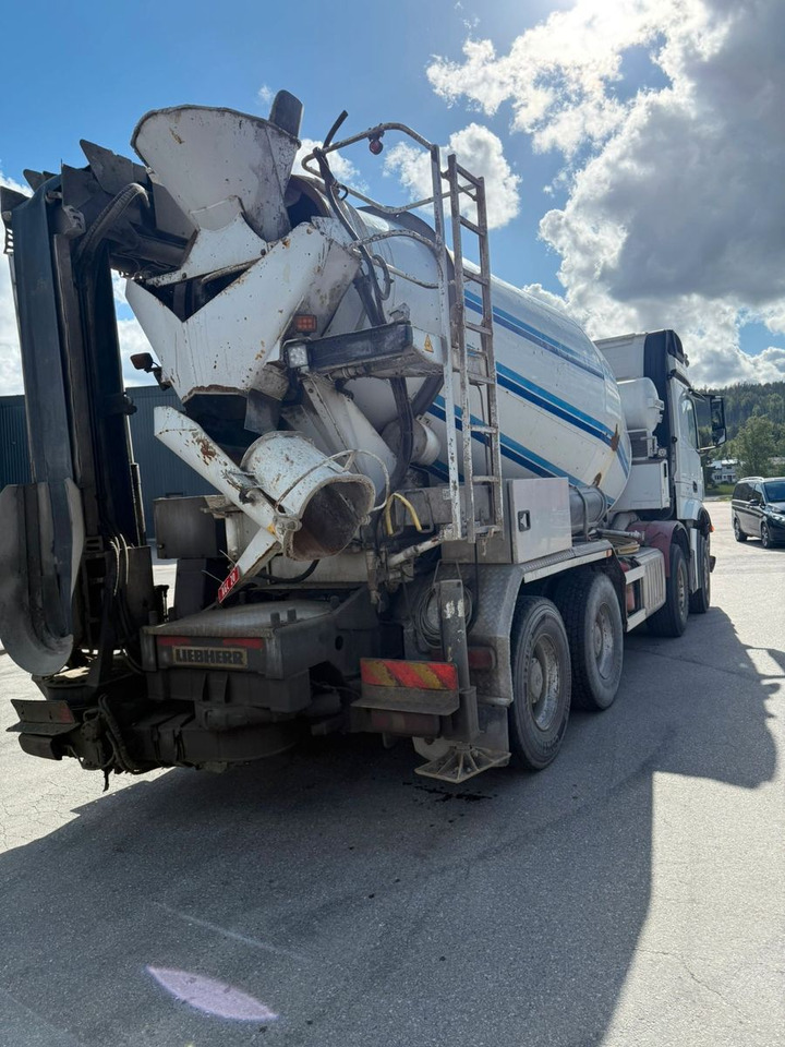 Mercedes-Benz 3251 / 9 m3 mixer + Liebher 12+4 - Camión hormigonera: foto 4 Mercedes-Benz 3251 / 9 m3 mixer + Liebher 12+4 - Camión hormigonera: foto 4