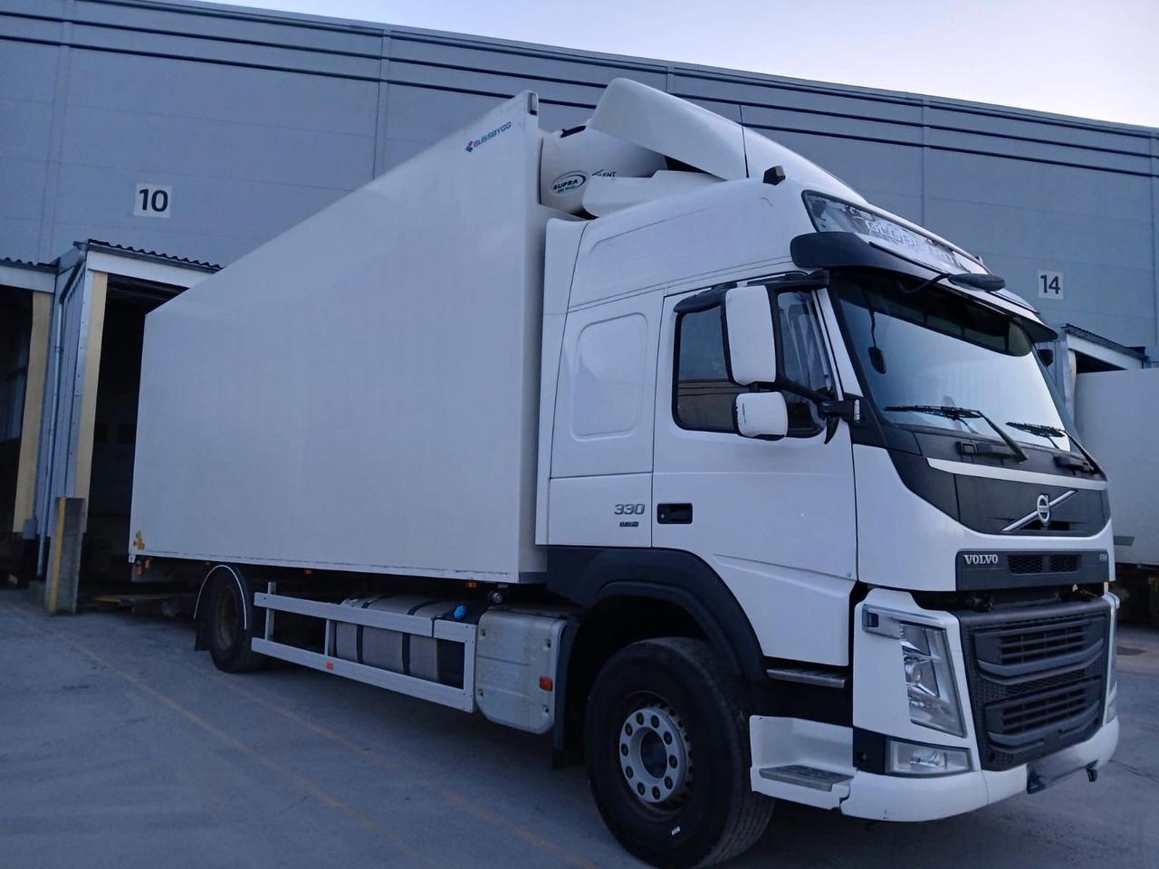 Volvo FM330 / Carrier Supra 850 nordic - Camión frigorífico: foto 2 Volvo FM330 / Carrier Supra 850 nordic - Camión frigorífico: foto 2