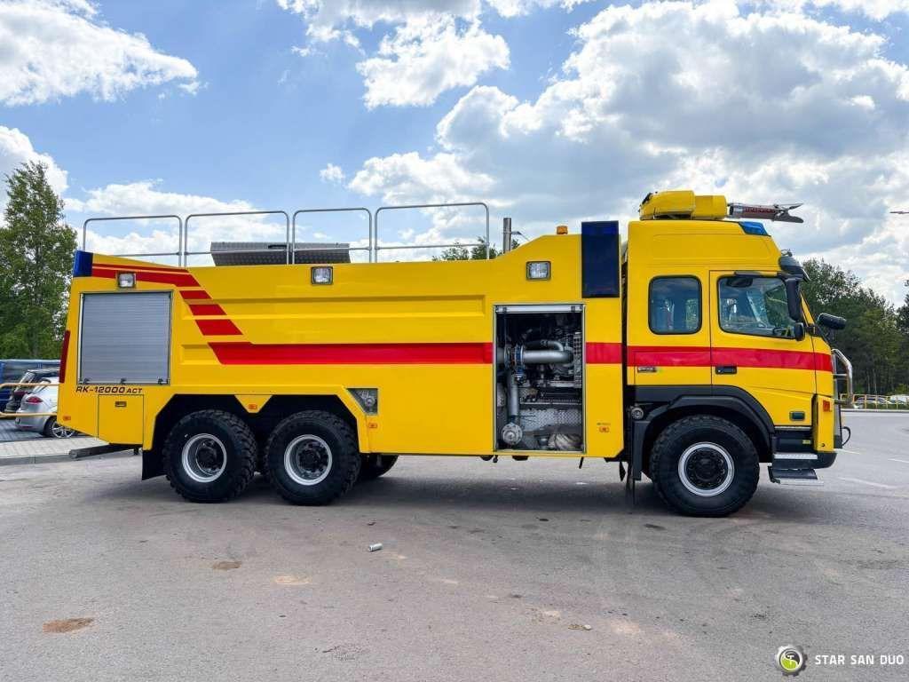 Volvo FM 460 6x6 Rosenbauer Fire Truck LSP Water Tank - Camión: foto 3 Volvo FM 460 6x6 Rosenbauer Fire Truck LSP Water Tank - Camión: foto 3