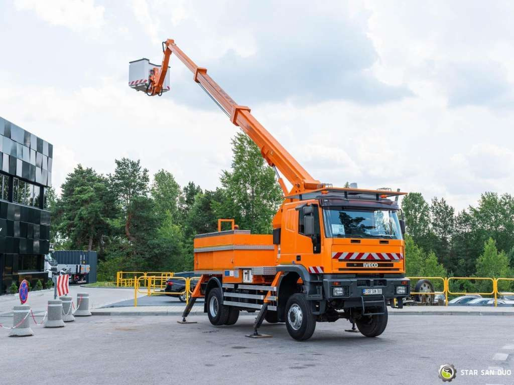 Iveco CURSOR 240 4x4 RUTHMANN T225 22,5 Meters Lift - Camión con plataforma elevadora: foto 3 Iveco CURSOR 240 4x4 RUTHMANN T225 22,5 Meters Lift - Camión con plataforma elevadora: foto 3