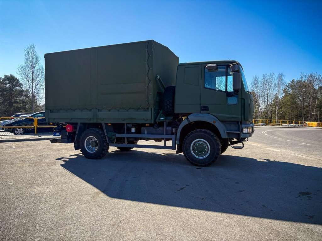 Iveco EUROCARGO 4x4 Offroad Camper Winde - Camión lona: foto 5 Iveco EUROCARGO 4x4 Offroad Camper Winde - Camión lona: foto 5