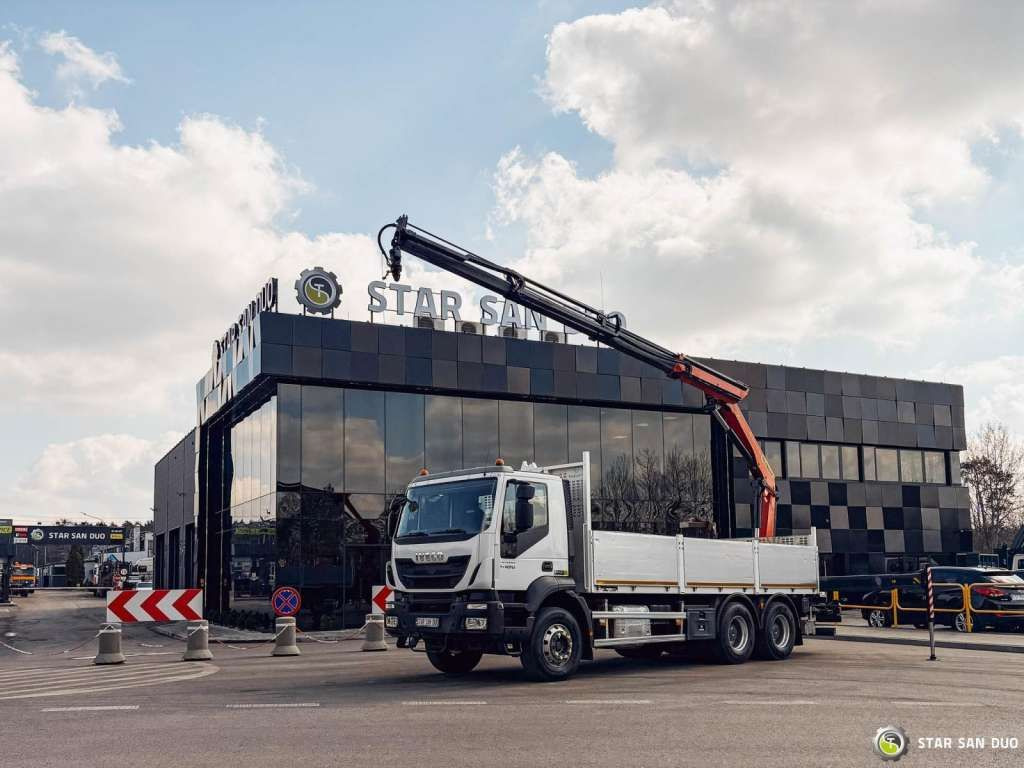 Iveco TRAKKER 450 6x4 PALFINGER PK 18502 SH Rotator - Camión grúa: foto 1 Iveco TRAKKER 450 6x4 PALFINGER PK 18502 SH Rotator - Camión grúa: foto 1