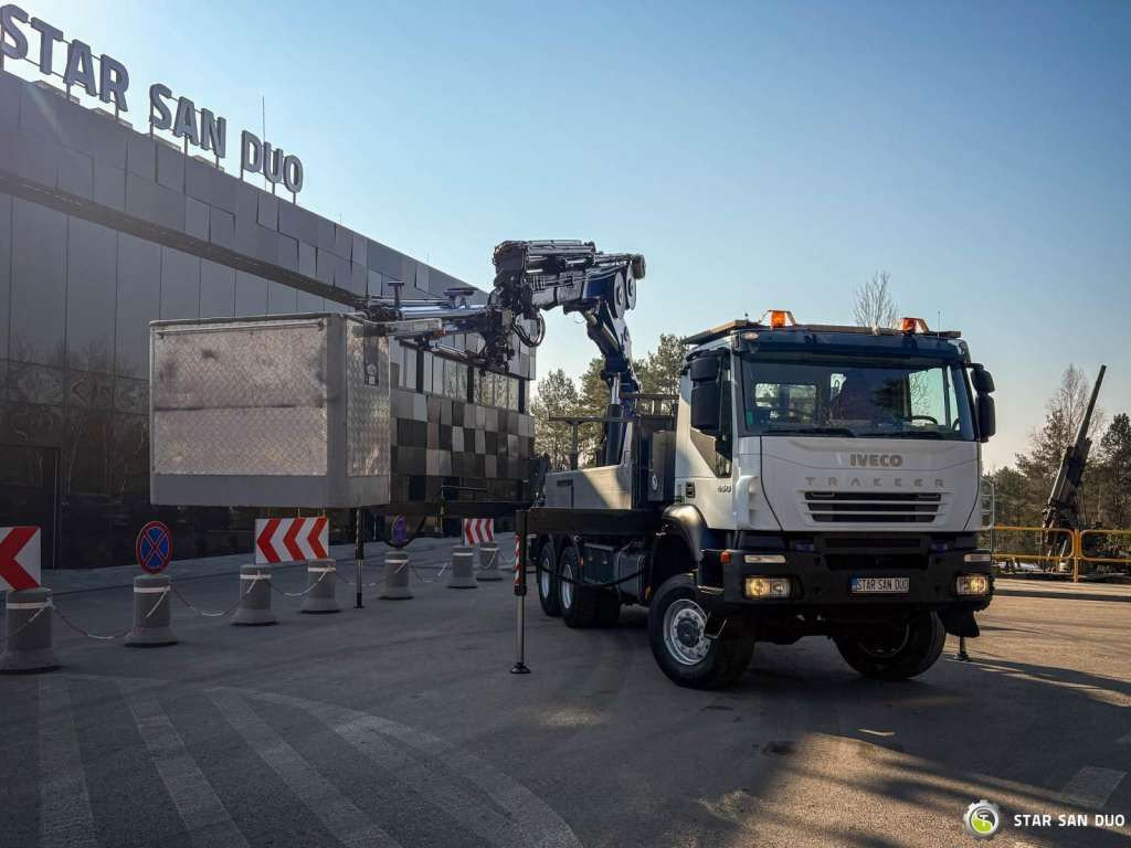 Leasing para  Iveco  TRAKKER 450  6x6 PM41S FLY JIB Crane Kipper Iveco  TRAKKER 450  6x6 PM41S FLY JIB Crane Kipper: foto 8