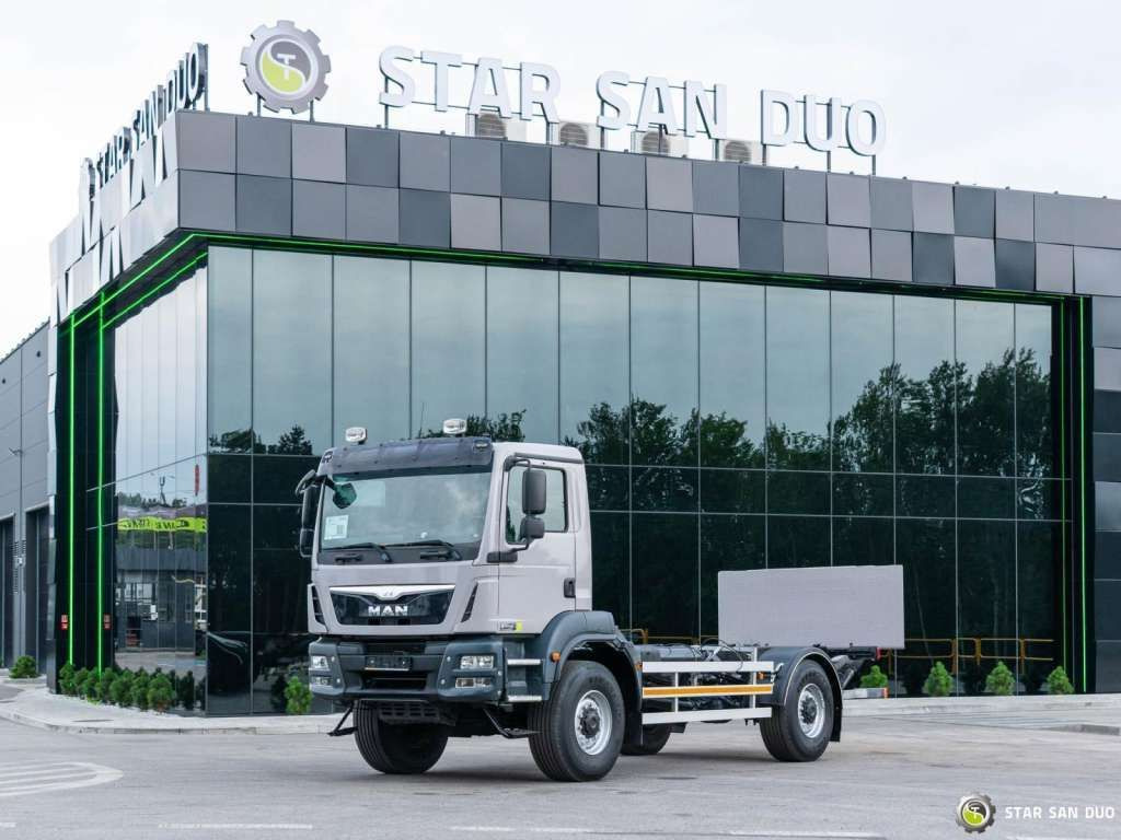 MAN TGM 18.290 4x4 Chassis Camper Single Wheels - Camión chasis: foto 1 MAN TGM 18.290 4x4 Chassis Camper Single Wheels - Camión chasis: foto 1