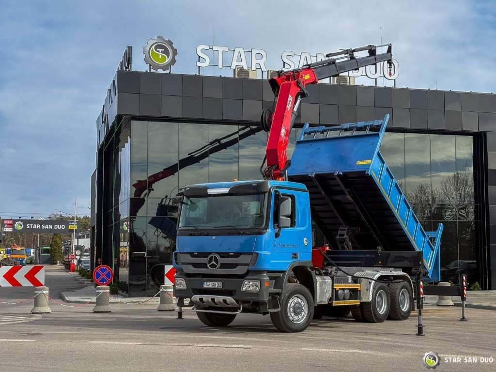 Mercedes-Benz ACTROS 3341 6x6 HMF 4220 K4 CRANE KIPPER - Camión grúa: foto 1 Mercedes-Benz ACTROS 3341 6x6 HMF 4220 K4 CRANE KIPPER - Camión grúa: foto 1