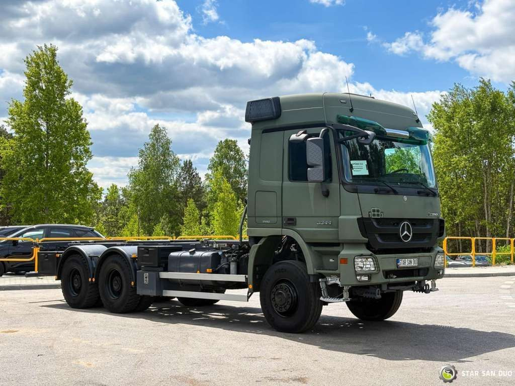 Mercedes-Benz ACTROS 3344 6x6 System Twist Lock - Camión chasis: foto 2 Mercedes-Benz ACTROS 3344 6x6 System Twist Lock - Camión chasis: foto 2