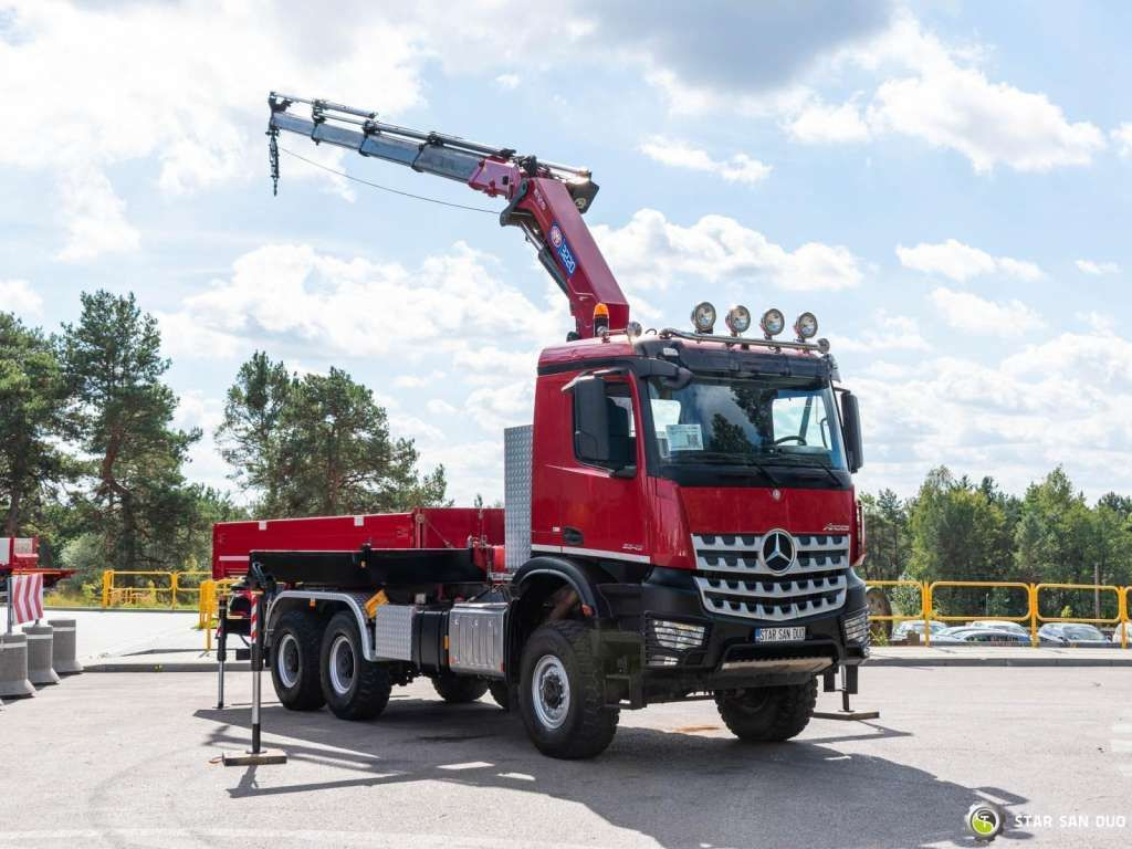 Mercedes-Benz AROCS 3345 6x6 HMF 3220 Winch Crane Tipper - Camión volquete: foto 2 Mercedes-Benz AROCS 3345 6x6 HMF 3220 Winch Crane Tipper - Camión volquete: foto 2