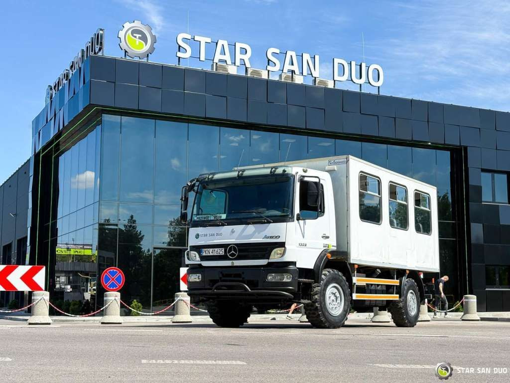 Mercedes-Benz ATEGO 1326 4x4 Double Cab Camper BUS - Camión chasis: foto 1 Mercedes-Benz ATEGO 1326 4x4 Double Cab Camper BUS - Camión chasis: foto 1