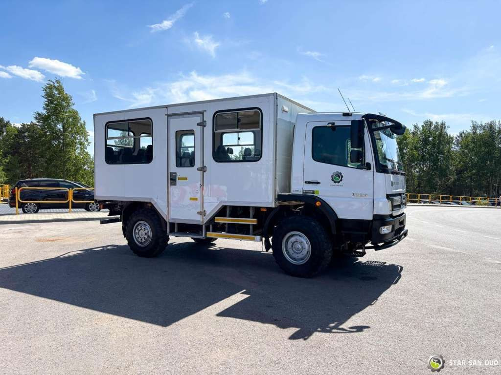 Mercedes-Benz ATEGO 1326 4x4 Double Cab Camper BUS - Camión chasis: foto 3 Mercedes-Benz ATEGO 1326 4x4 Double Cab Camper BUS - Camión chasis: foto 3