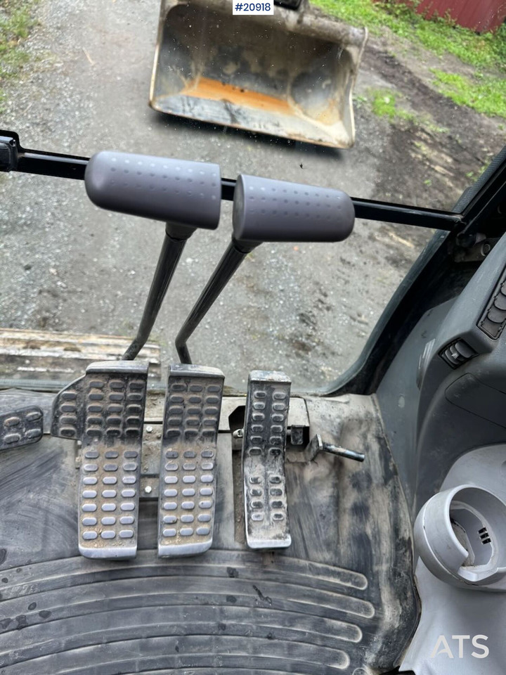 Excavadora de cadenas Hitachi ZX225: foto 23