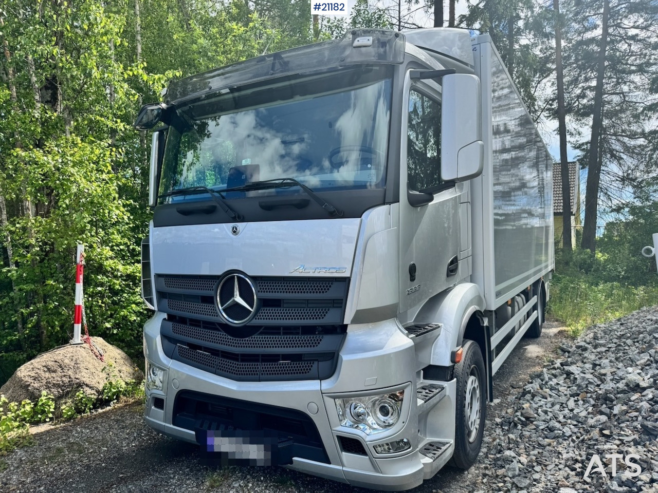Mercedes Actros 1833 - Camión caja cerrada: foto 1 Mercedes Actros 1833 - Camión caja cerrada: foto 1