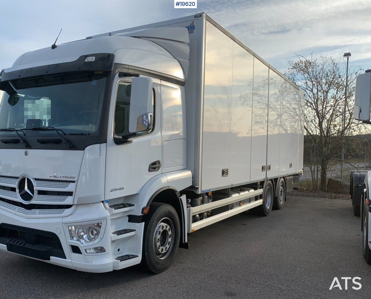 Mercedes Actros - Camión caja cerrada: foto 2 Mercedes Actros - Camión caja cerrada: foto 2